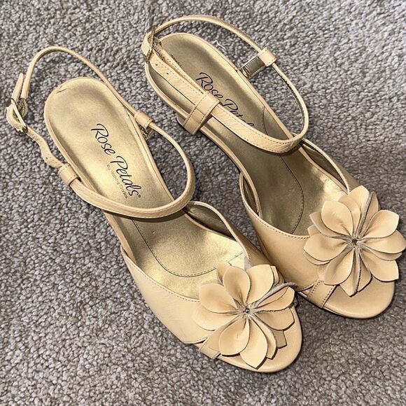 Rose Petals by Walking Cradles Flower Heels! - Picture 1 of 12